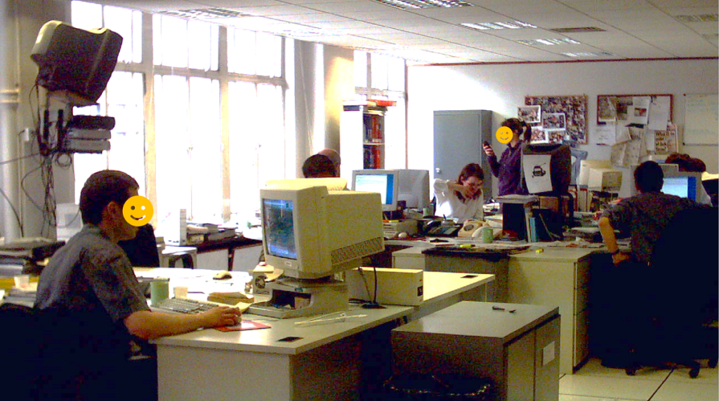 Marie Kuter - My desk at AFP as a multimedia journalist trainee (London, 2003)